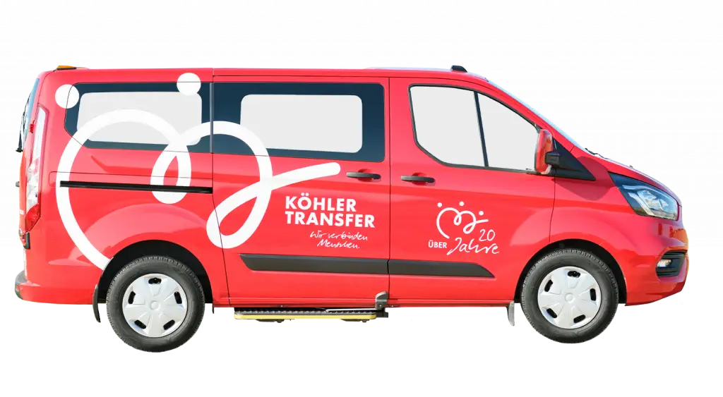 Roter Ford Custom von Köhler Transfer mit neun Sitzplätzen und Sonderausstattung in Seitenansicht