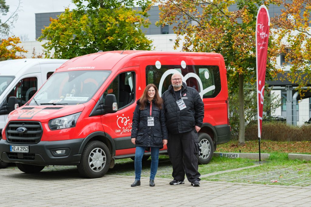 Eintracht-Fanbegleitung von Köhler Transfer und Verein bereit für den Stadionbesuch.